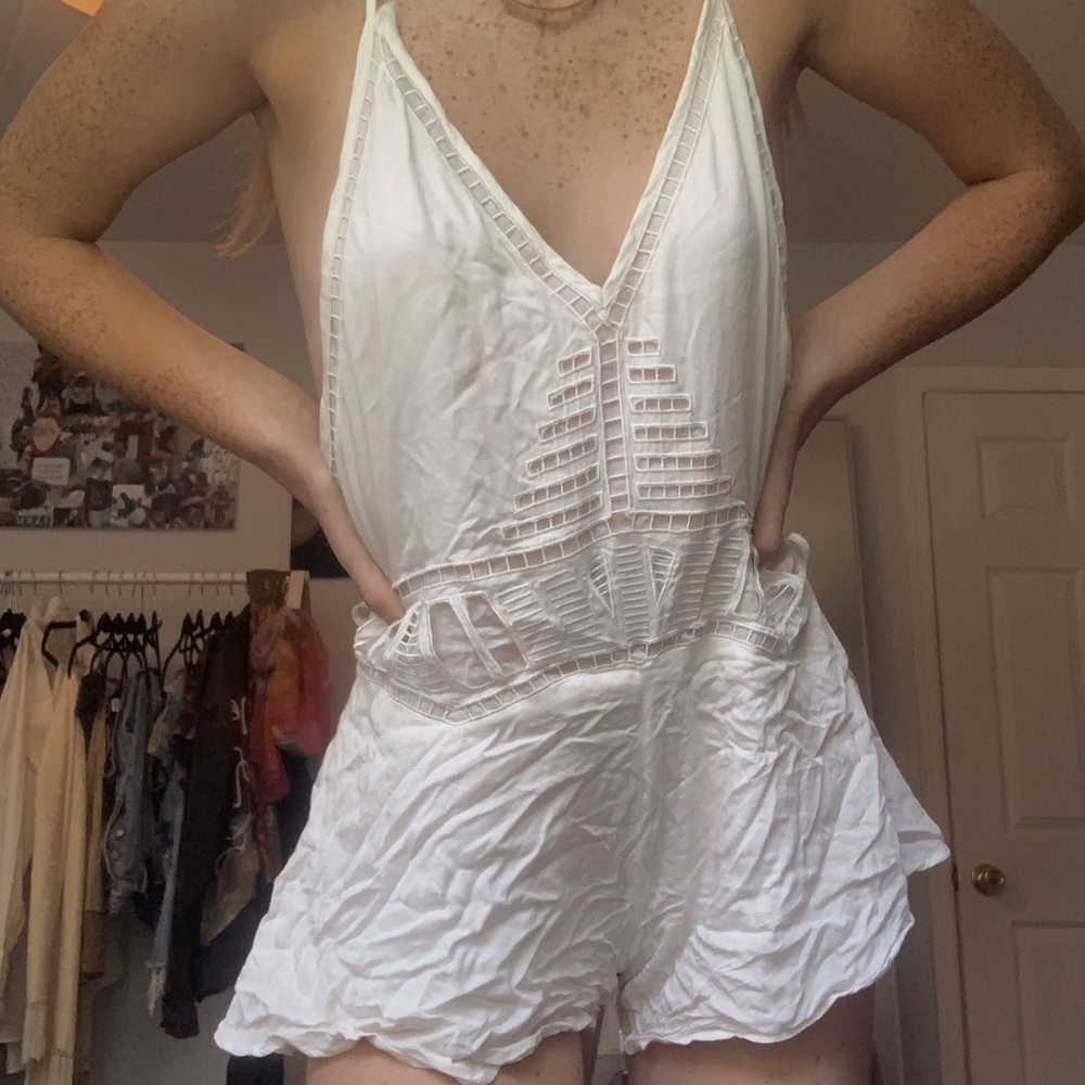 WHITE CUT OUT ROMPER - Picture 2 of 3